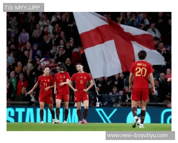 中国国家女子足球队抵达伦敦全力备战与英格兰女足的国际友谊赛 中国国家女子足球队抵达伦敦全力备战与英格兰女足的国际友谊赛