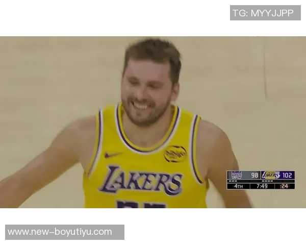 东契奇与里夫斯联手发威勇士油漆区内线防守漏洞显著 东契奇与里夫斯联手发威勇士油漆区内线防守漏洞显著