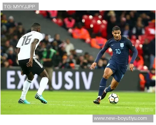 奇克重返英格兰国家队七年后获赠纪念帽子表达喜悦之情 奇克重返英格兰国家队七年后获赠纪念帽子表达喜悦之情