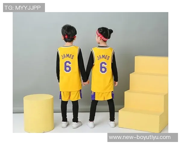 詹姆斯与三个孩子同穿6号球衣合影分享家庭温馨时刻 詹姆斯与三个孩子同穿6号球衣合影分享家庭温馨时刻